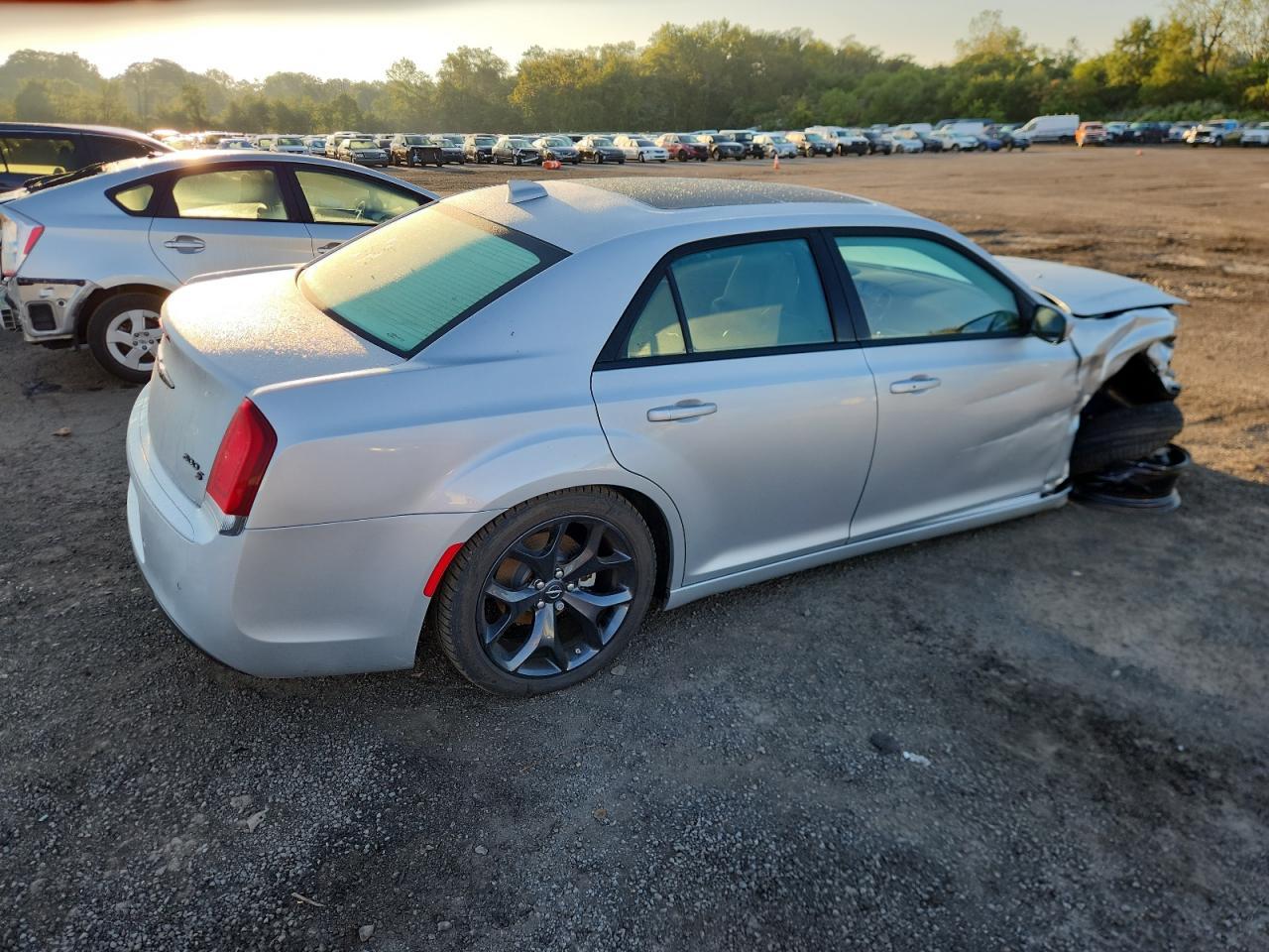 2023 Chrysler 300 S - Фото 3