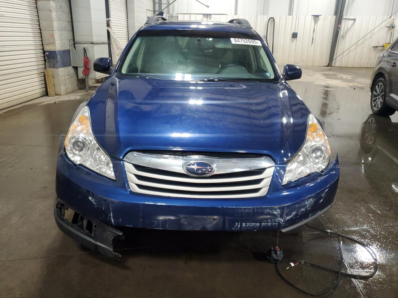 2011 Subaru Outback 2.5I Limited - Image 5