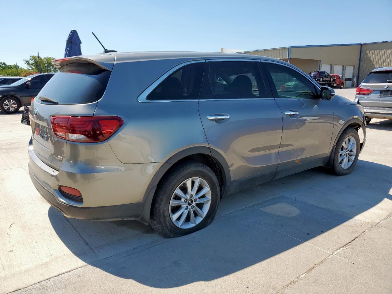 2019 Kia Sorento L - Image 3