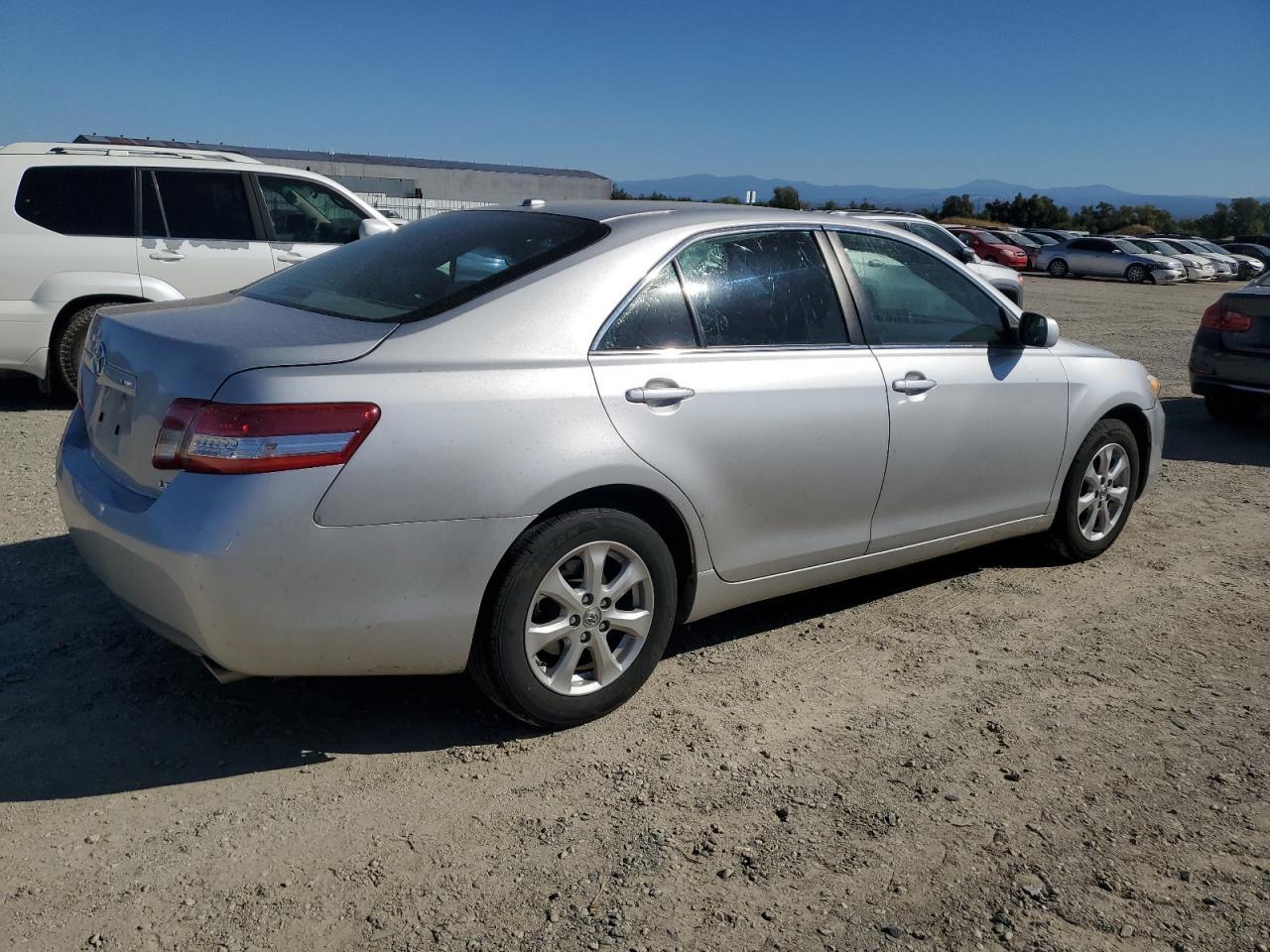 2011 Toyota Camry Se - Фото 3