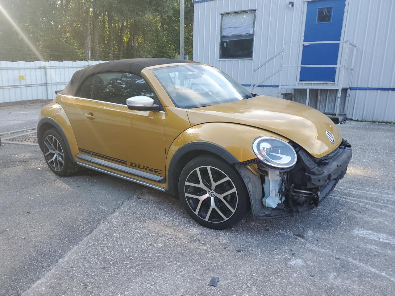 2017 Volkswagen Beetle Dune - Image 4