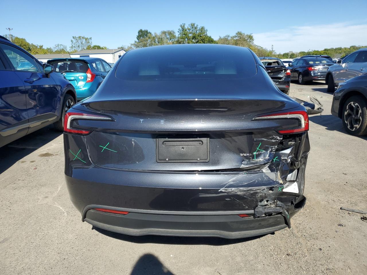 2025 Tesla Model 3 - Фото 6