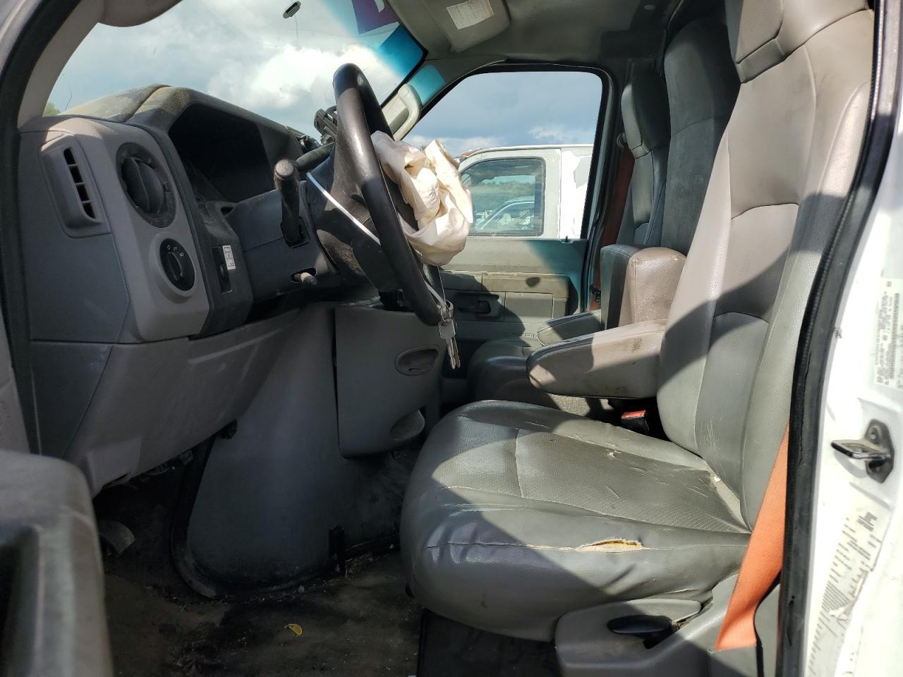 2014 Ford Econoline E350 Super Duty Cutaway Van - Фото 7
