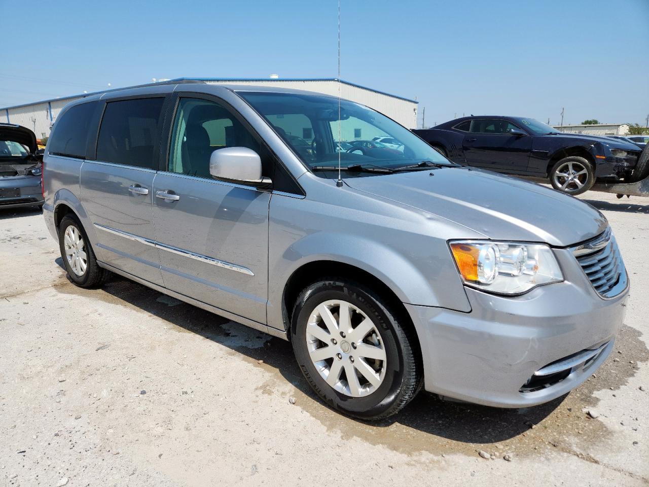 2016 Chrysler Town & Country Touring - Фото 4