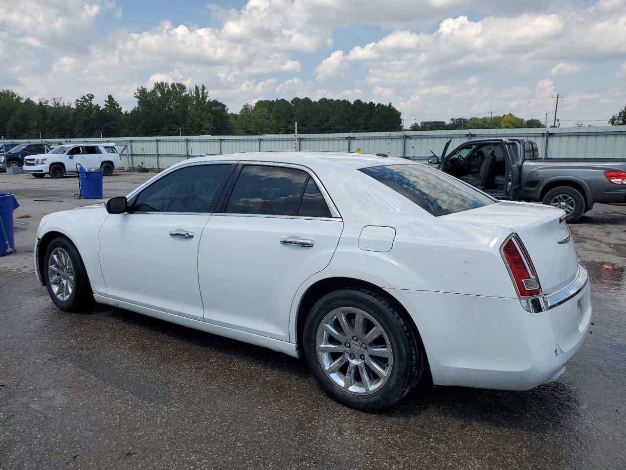 2013 Chrysler 300C - Фото 2