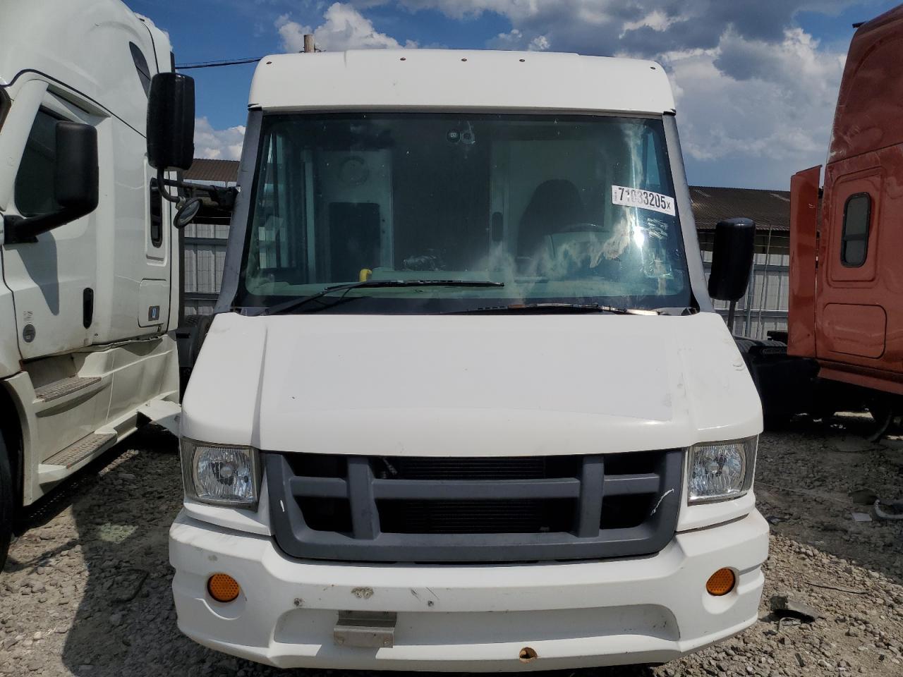 2016 Isuzu Npr - Image 5