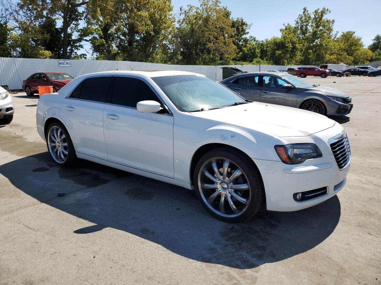 2014 Chrysler 300 S - Image 4