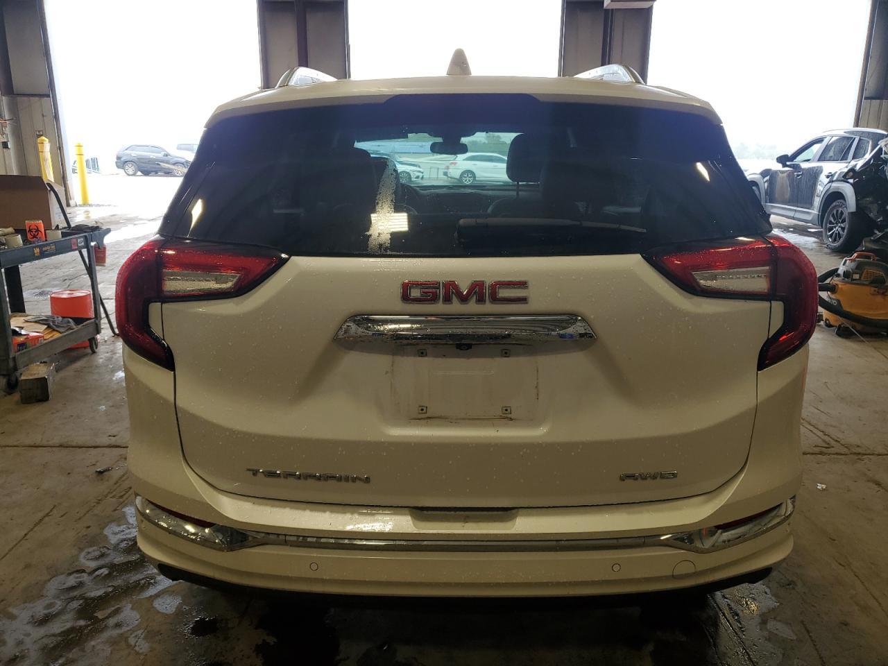 2024 GMC Terrain Denali - Image 6