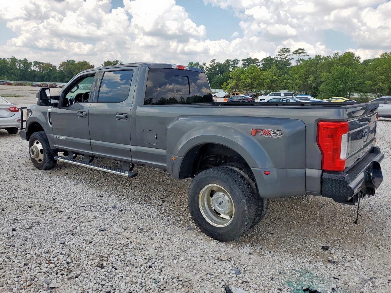 2017 Ford F350 Super Duty - Фото 2