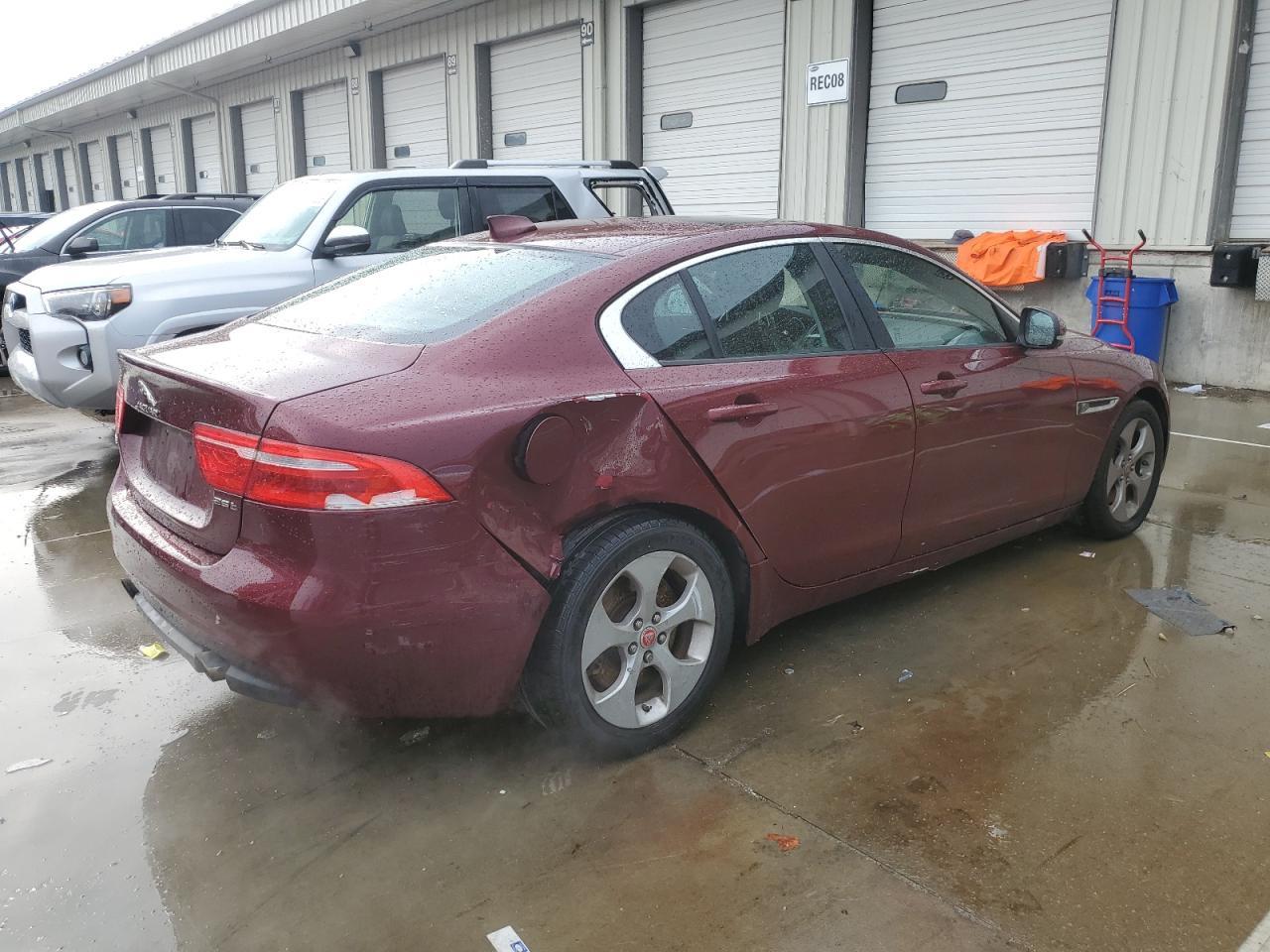 2017 Jaguar Xe - Фото 3