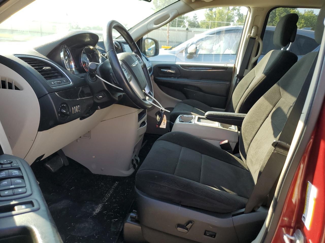 2012 Chrysler Town & Country Touring - Фото 7