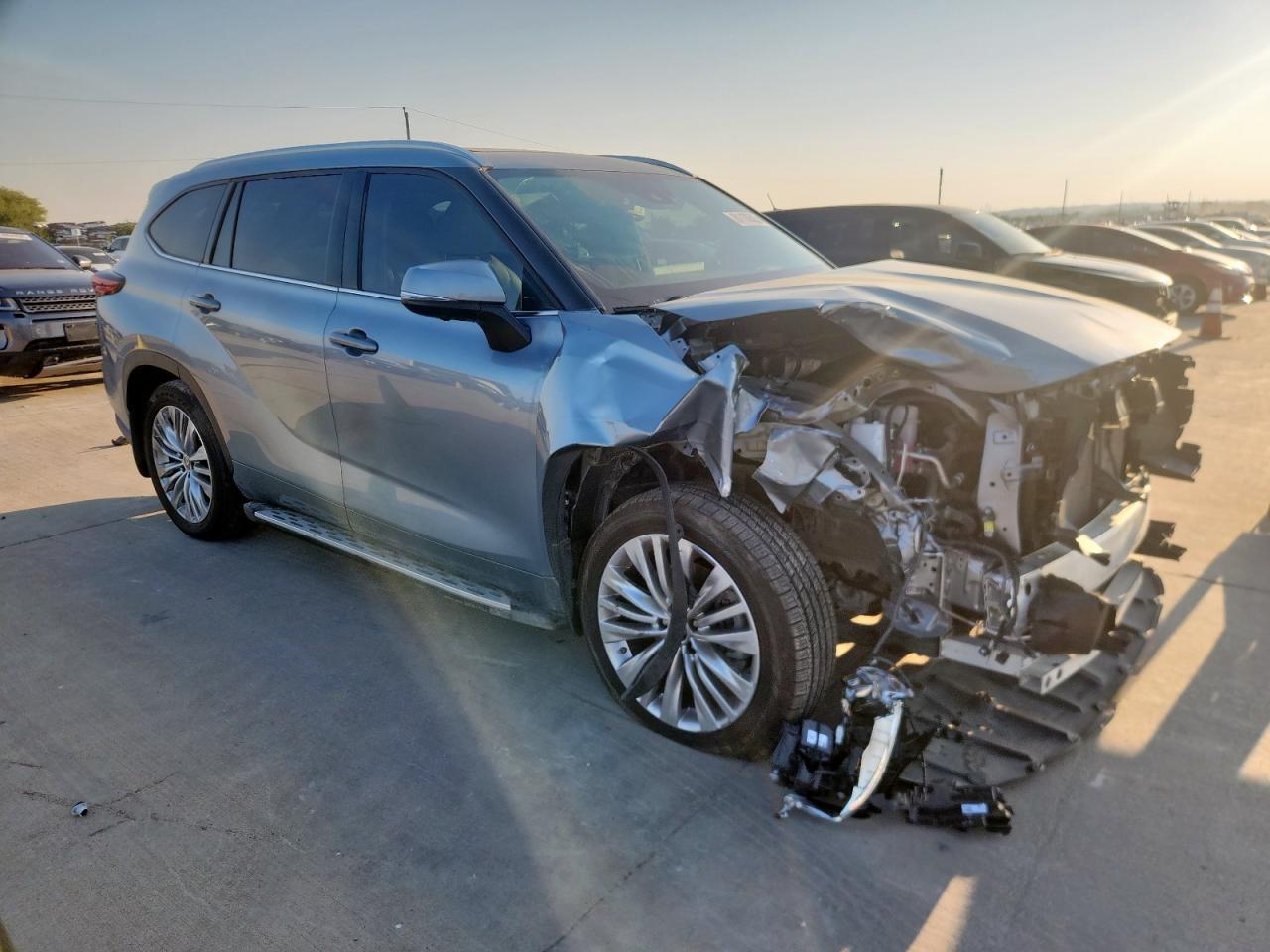 2023 Toyota Highlander L - Фото 4