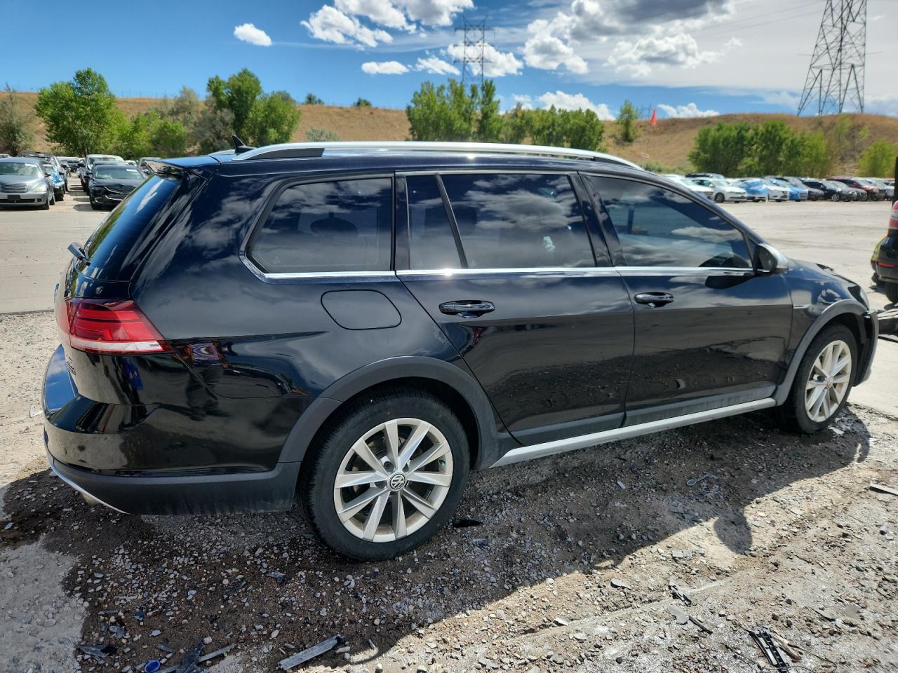 2018 Volkswagen Golf Alltrack S - Image 3
