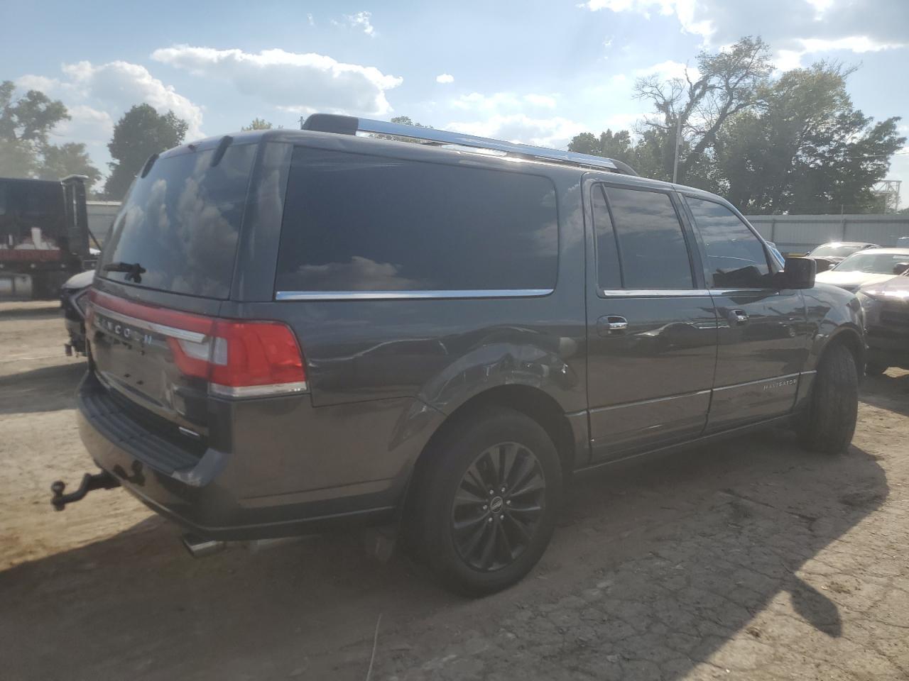 2016 Lincoln Navigator L Select - Фото 3
