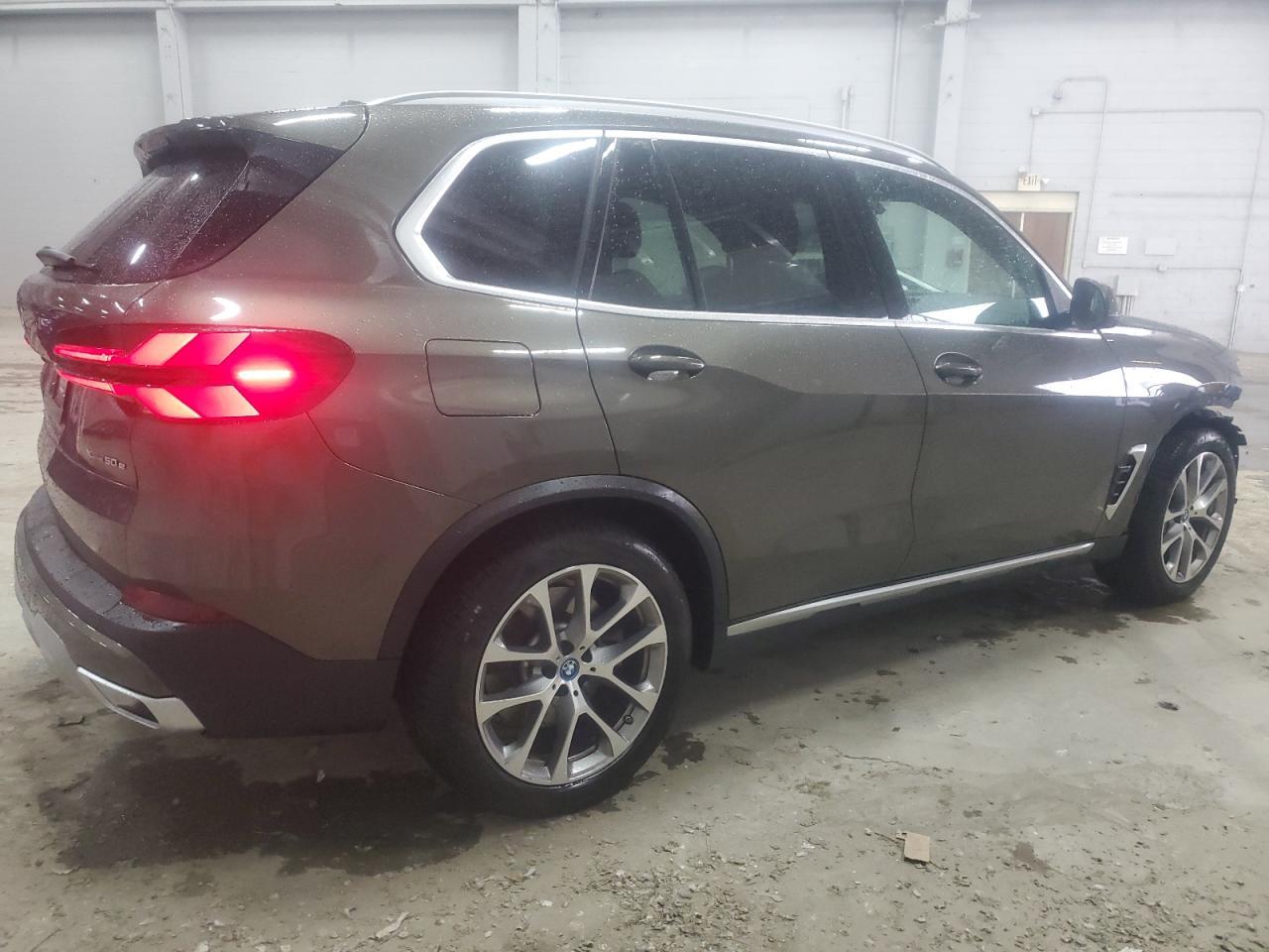 2024 BMW X5 xDrive50E - Image 3