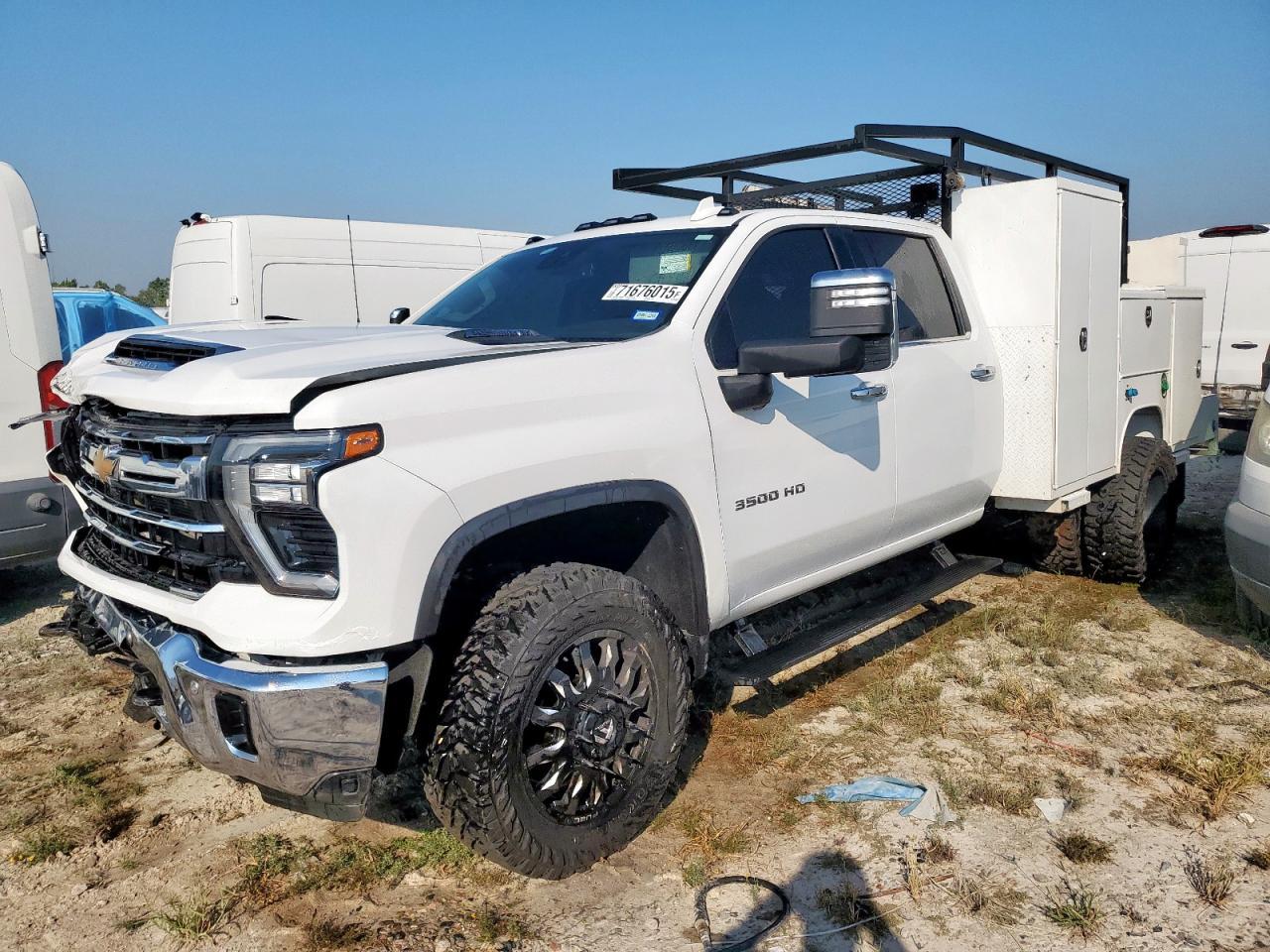 2025 Chevrolet Silverado K3500 Ltz