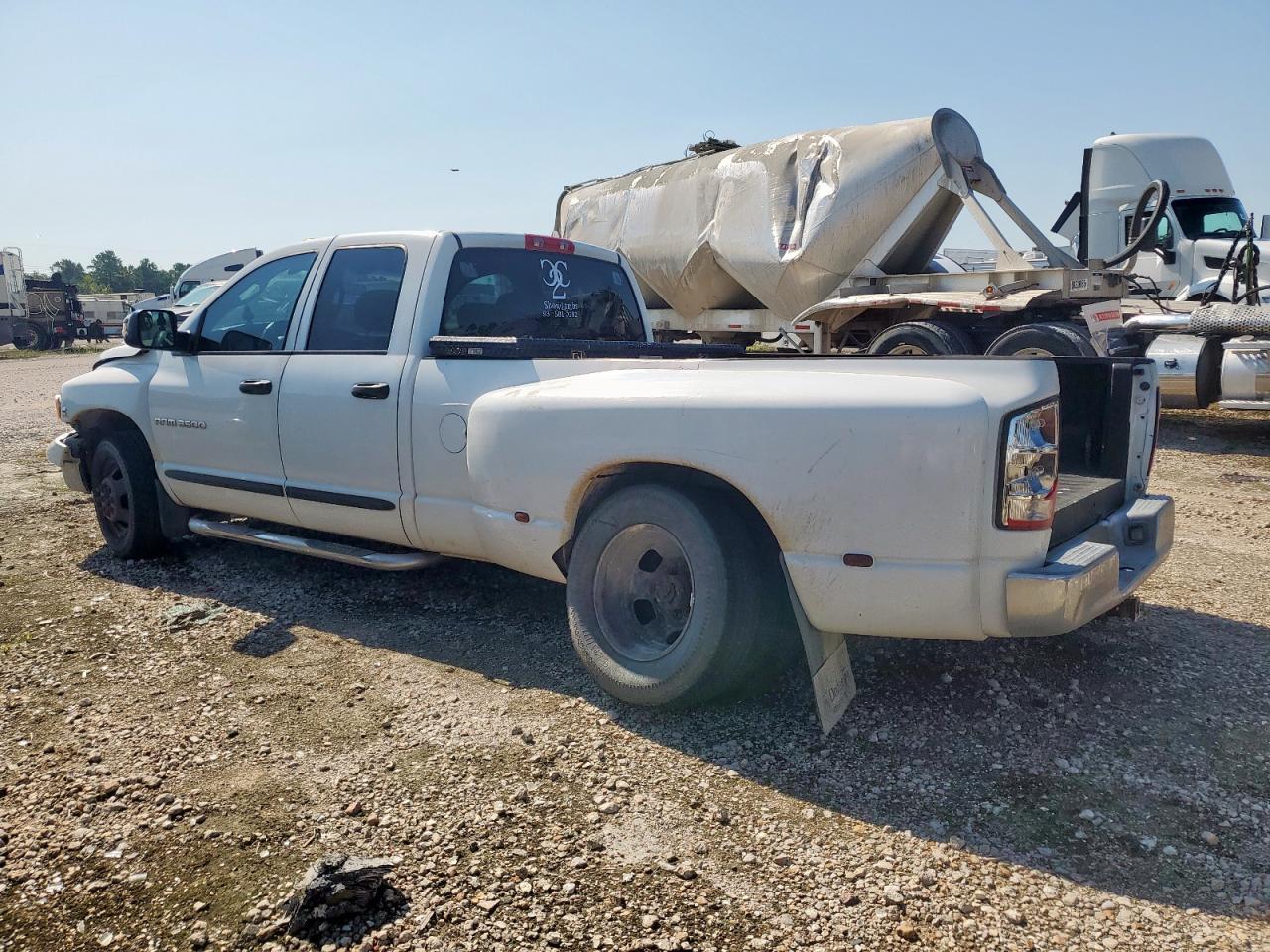 2005 Dodge Ram 3500 St - Фото 2