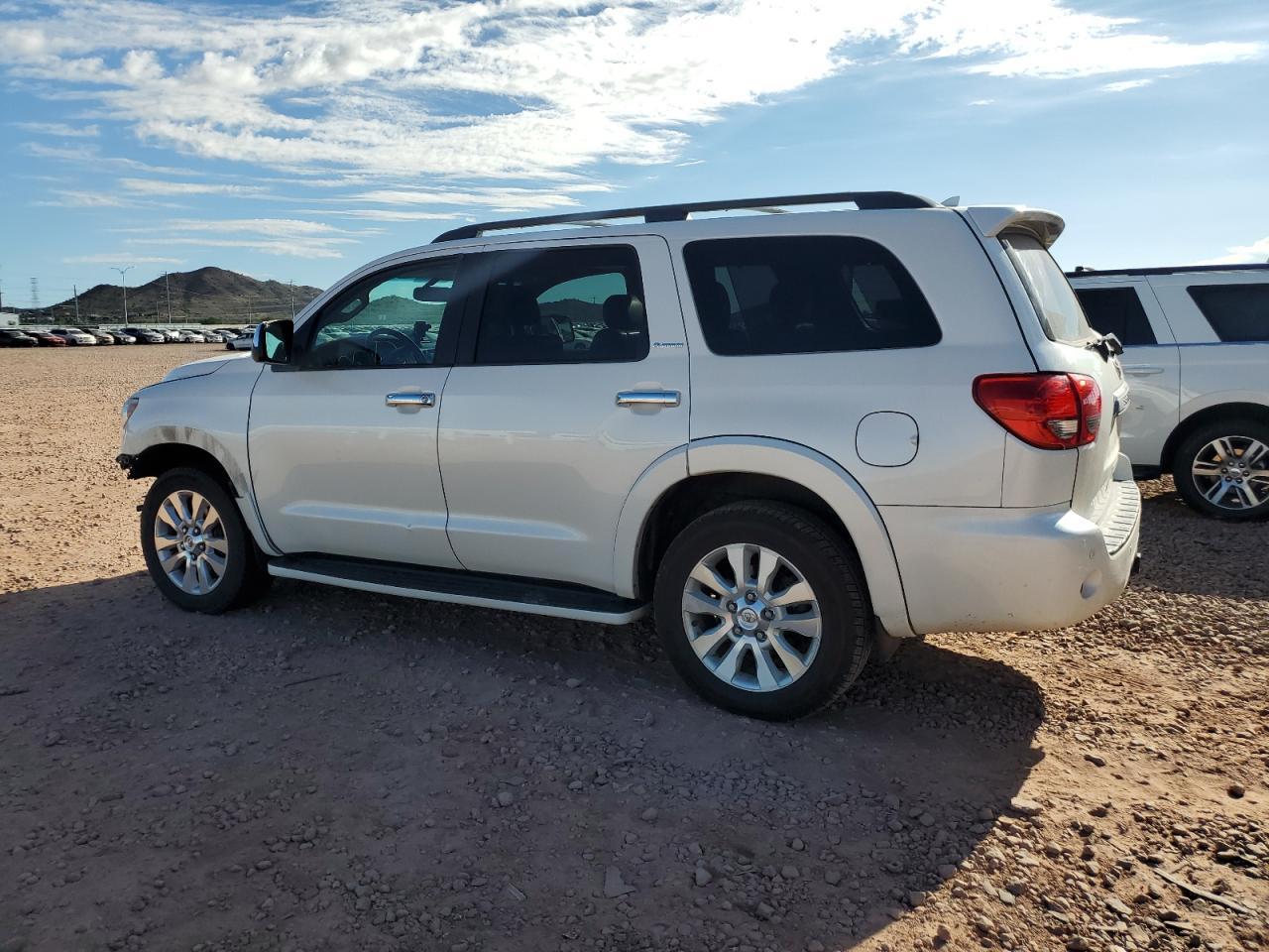 2012 Toyota Sequoia Platinum - Фото 2