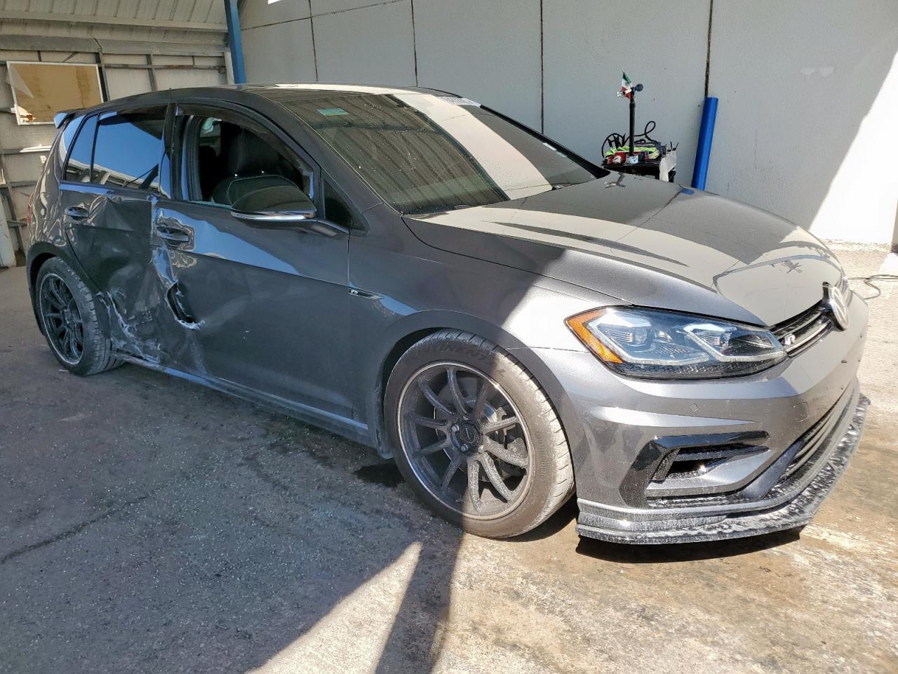 2018 Volkswagen Golf R - Image 4