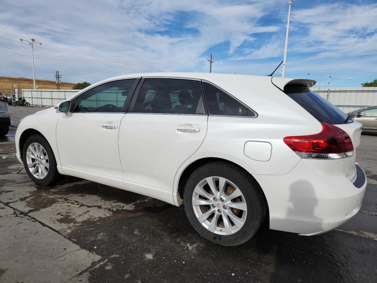2013 Toyota Venza Le - Image 2