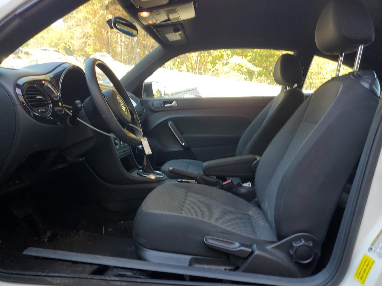 2013 Volkswagen Beetle - Image 7