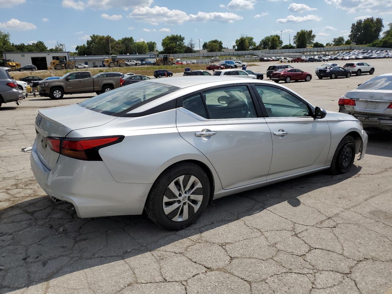 2024 Nissan Altima S - Фото 3