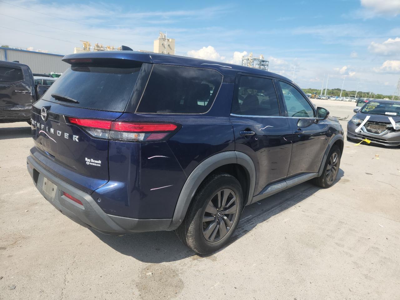 2022 Nissan Pathfinder S - Фото 3