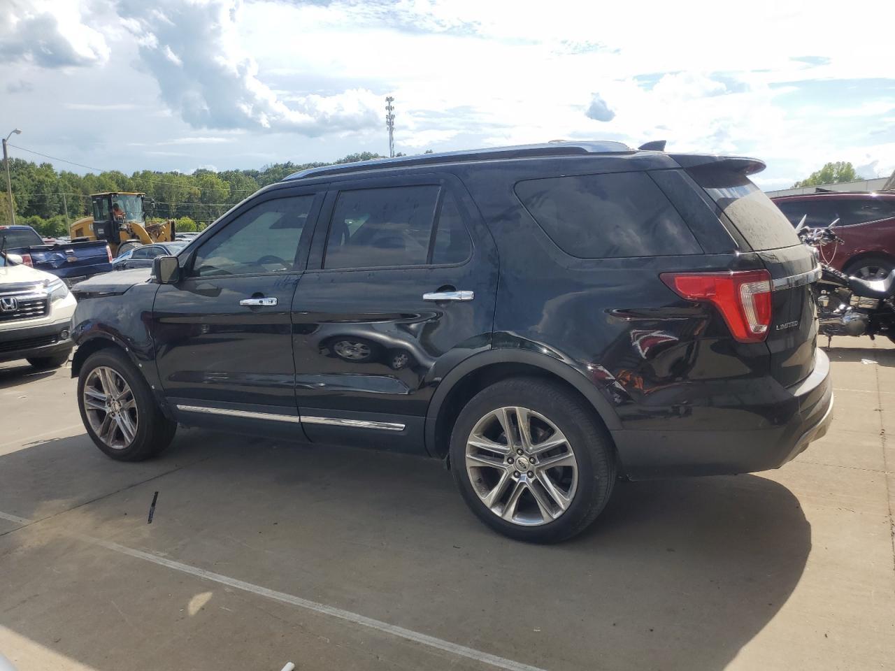 2016 Ford Explorer Limited - Image 2