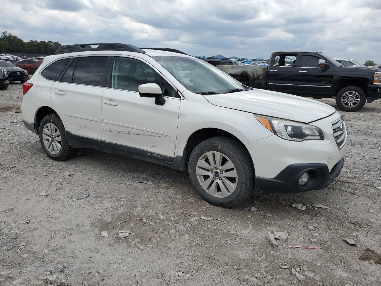 2017 Subaru Outback 2.5I Premium - Image 4