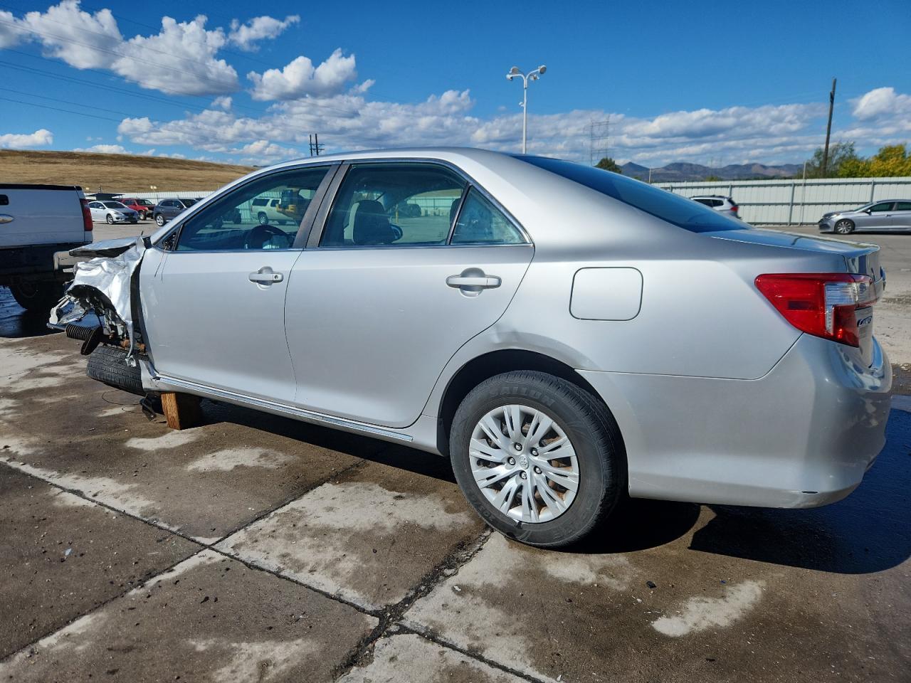 2012 Toyota Camry Le - Фото 2