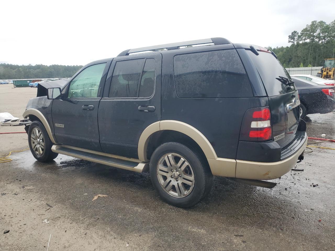 2006 Ford Explorer Eddie Bauer - Image 2