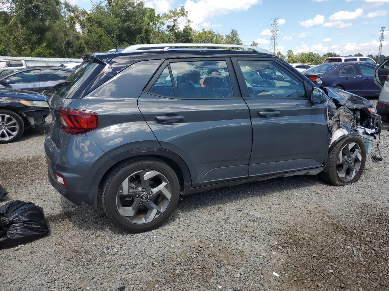 2024 Hyundai Venue Sel - Image 3