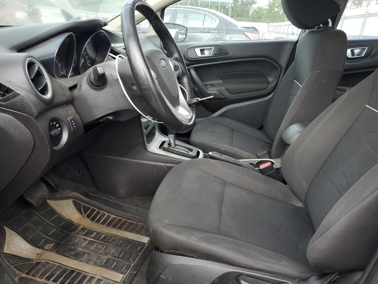 2014 Ford Fiesta Se - Фото 7