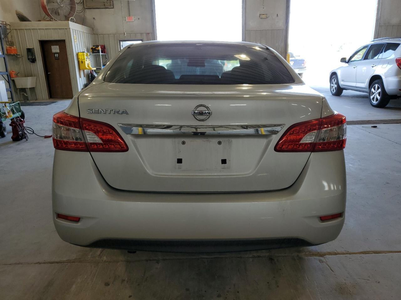 2015 Nissan Sentra S - Фото 6