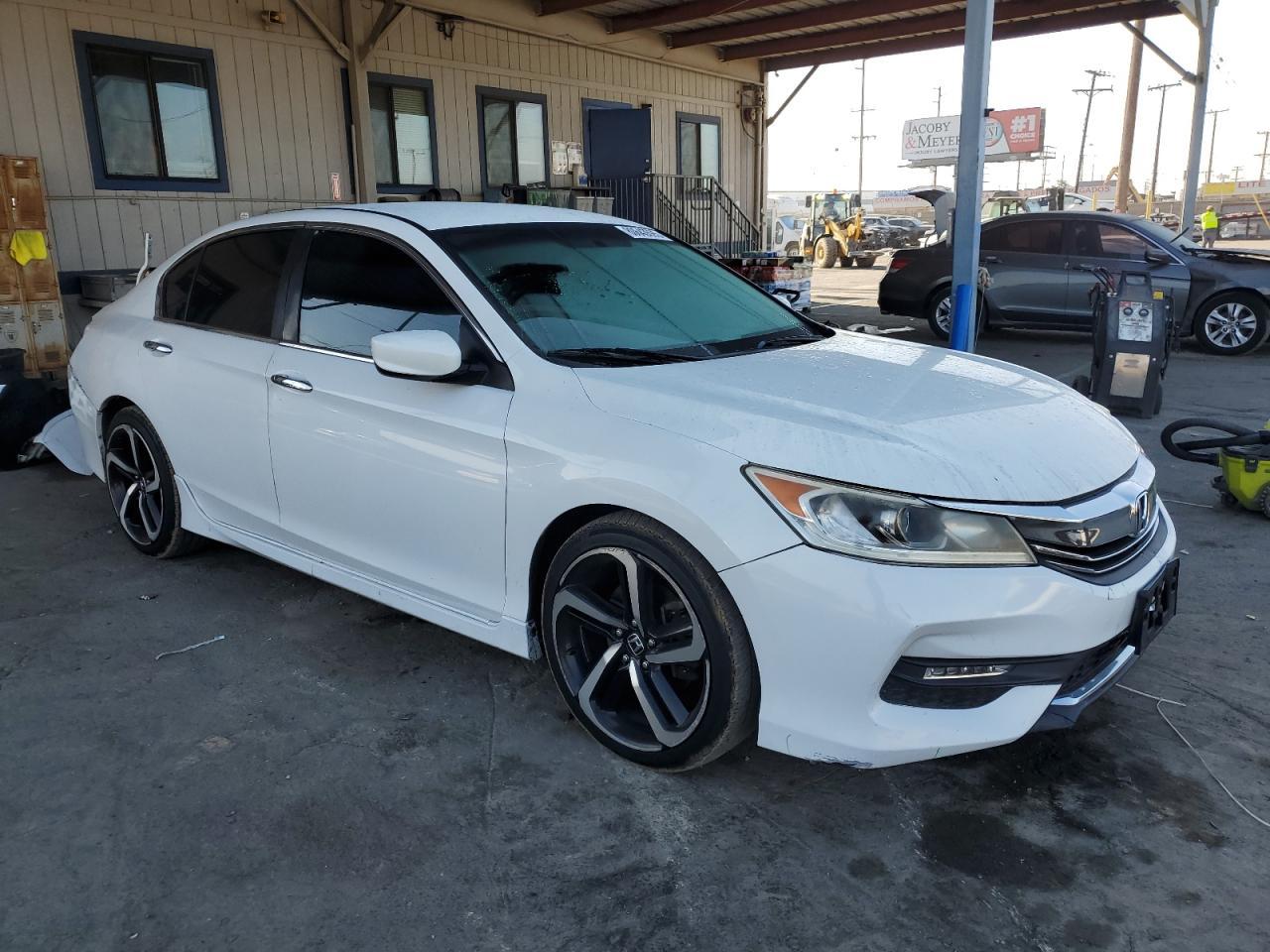 2017 Honda Accord Sport - Image 4