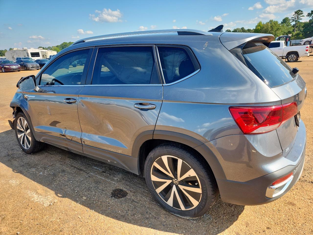 2024 Volkswagen Taos Se - Image 2