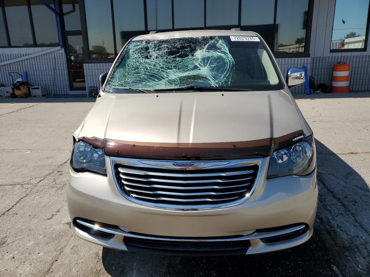 2013 Chrysler Town & Country Touring L - Фото 5