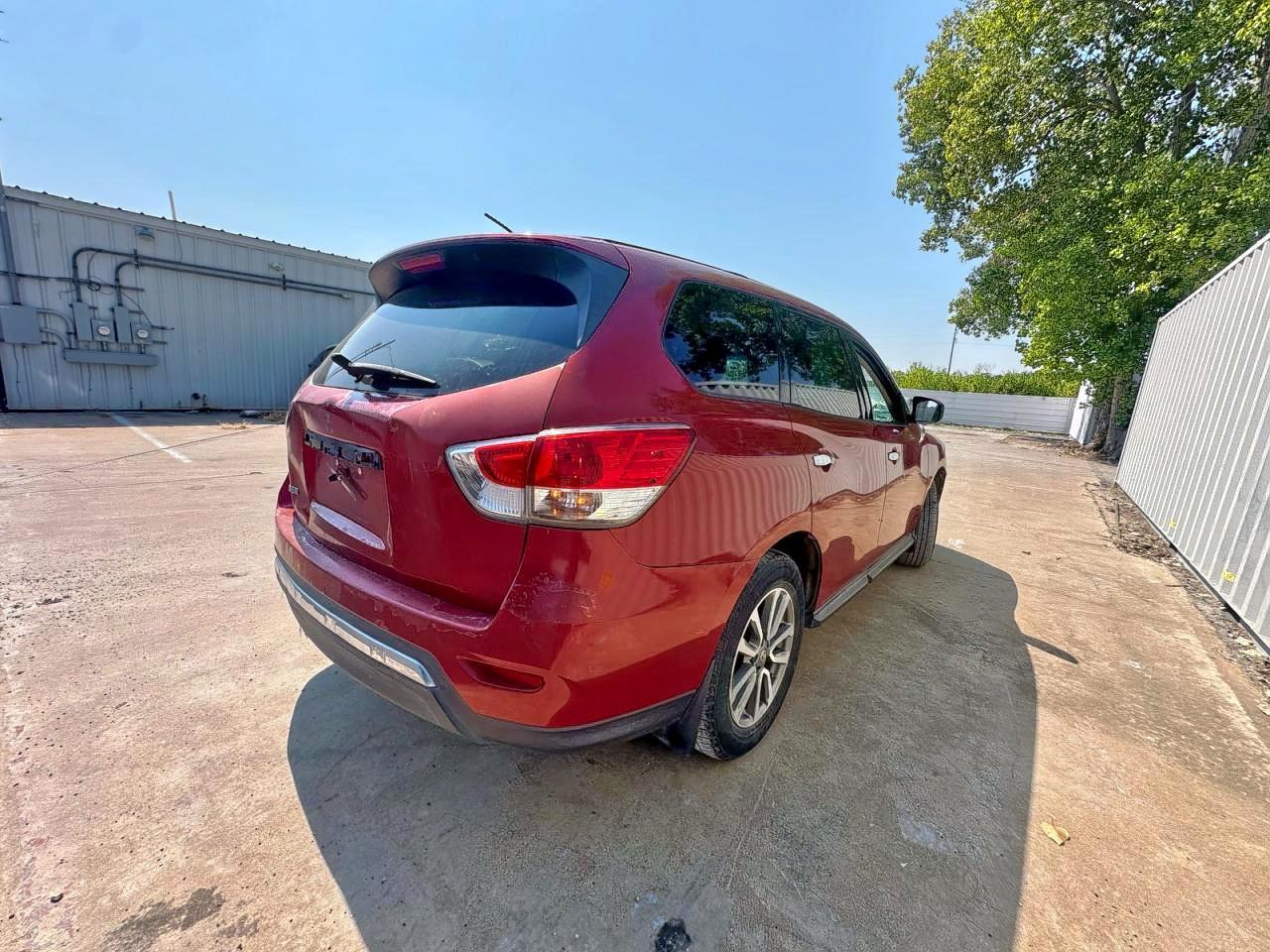 2014 Nissan Pathfinder S - Image 4