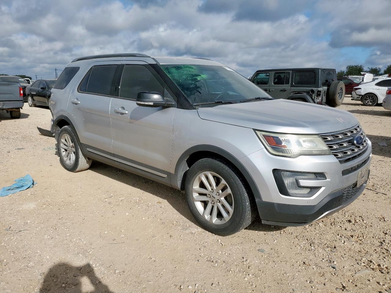 2017 Ford Explorer Xlt - Image 4