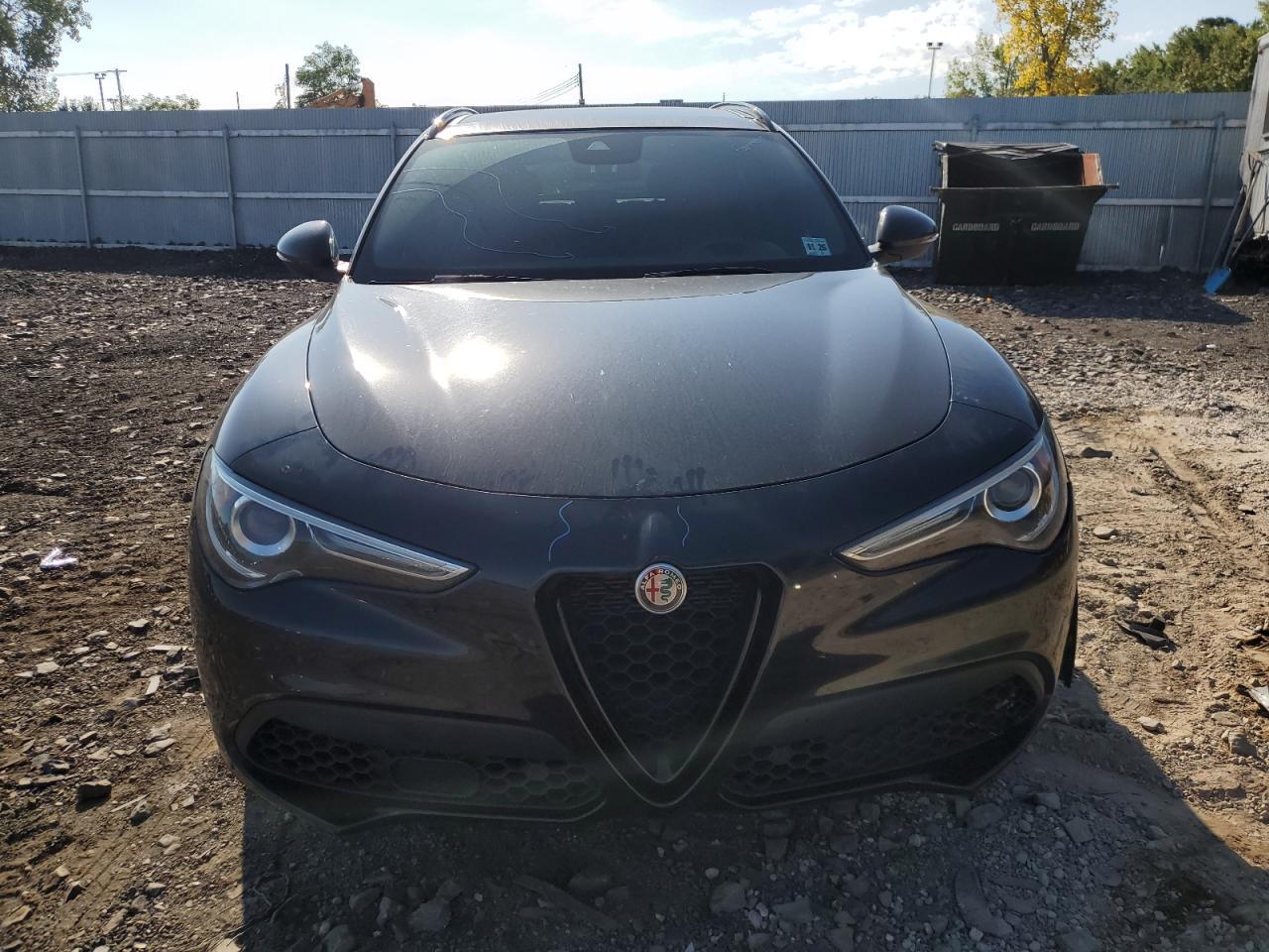 2021 Alfa Romeo Stelvio Ti - Image 5