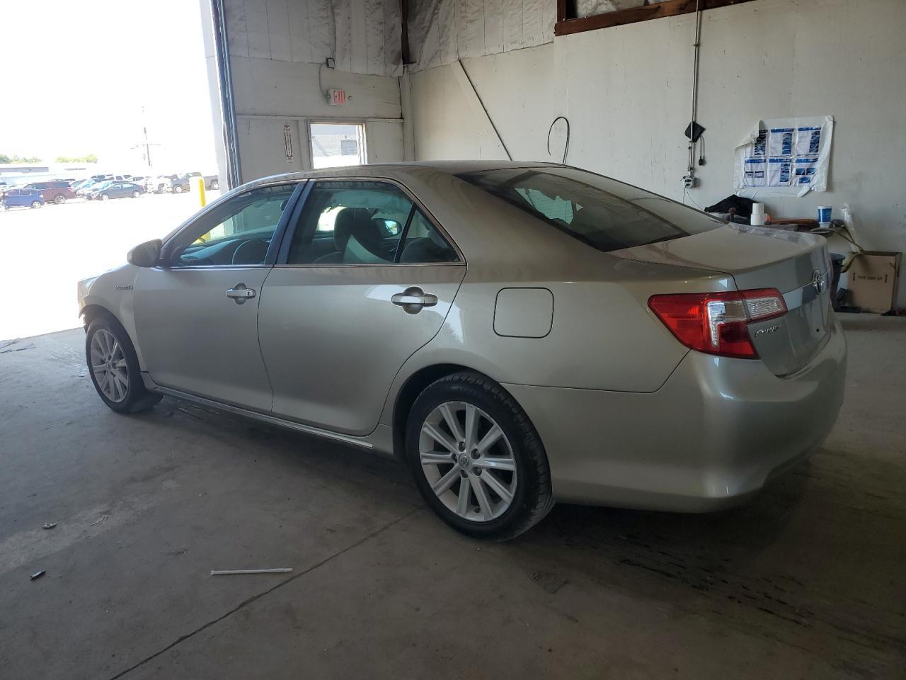 2013 Toyota Camry Hybrid - Image 2