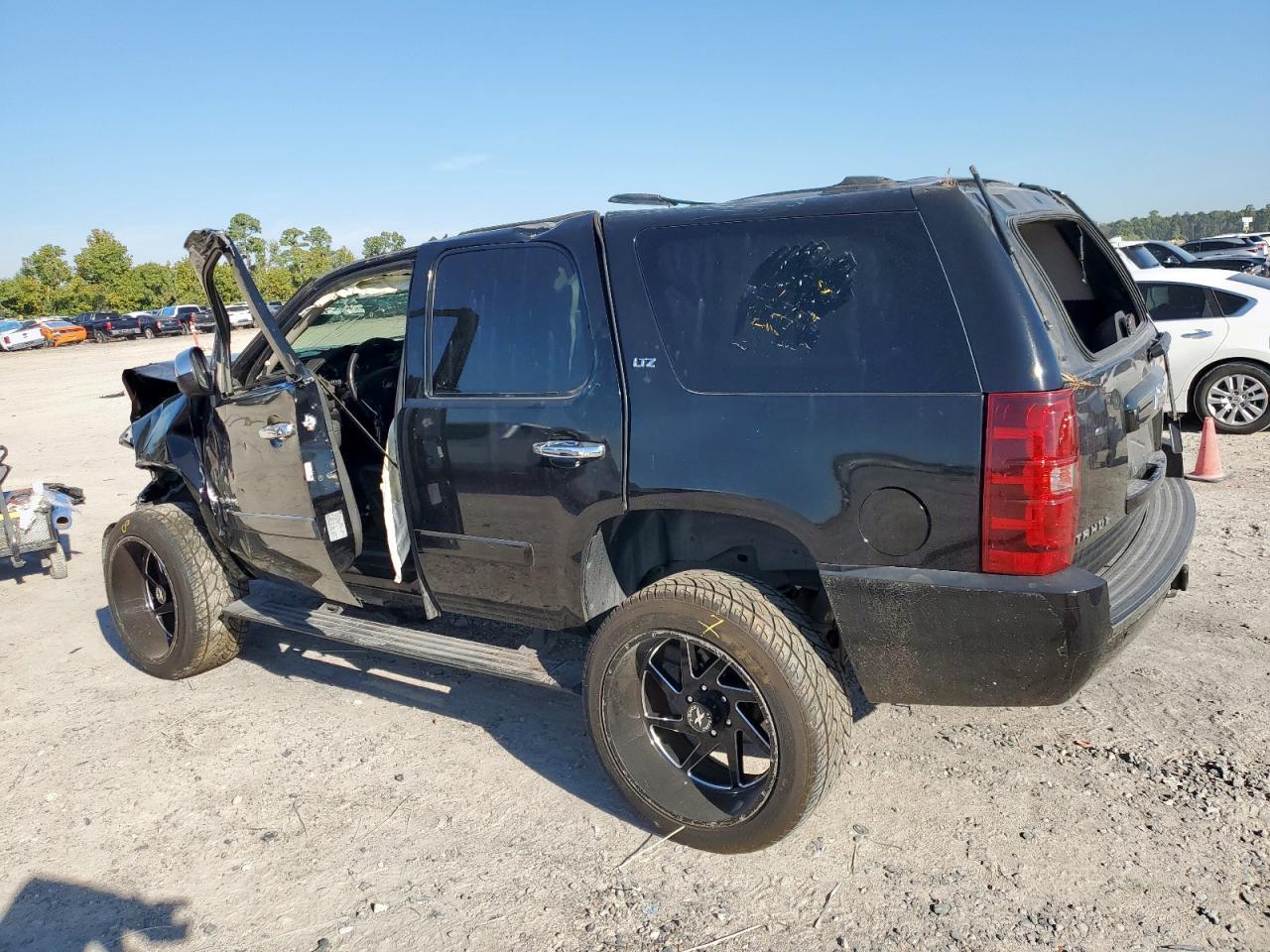 2008 Chevrolet Tahoe C1500 - Фото 2