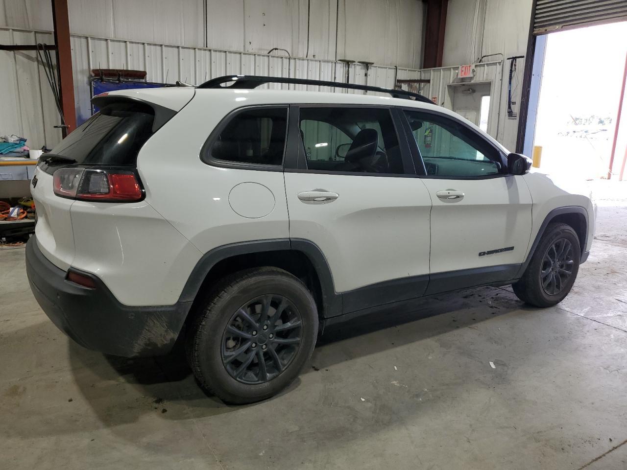 2023 Jeep Cherokee Altitude Lux - Image 3