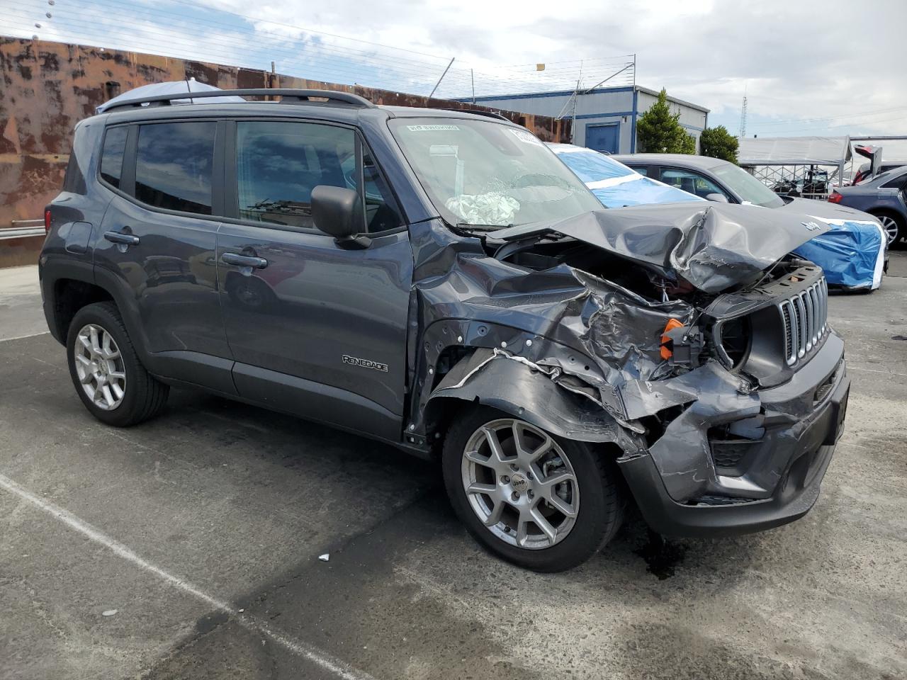 2023 Jeep Renegade Latitude - Фото 4