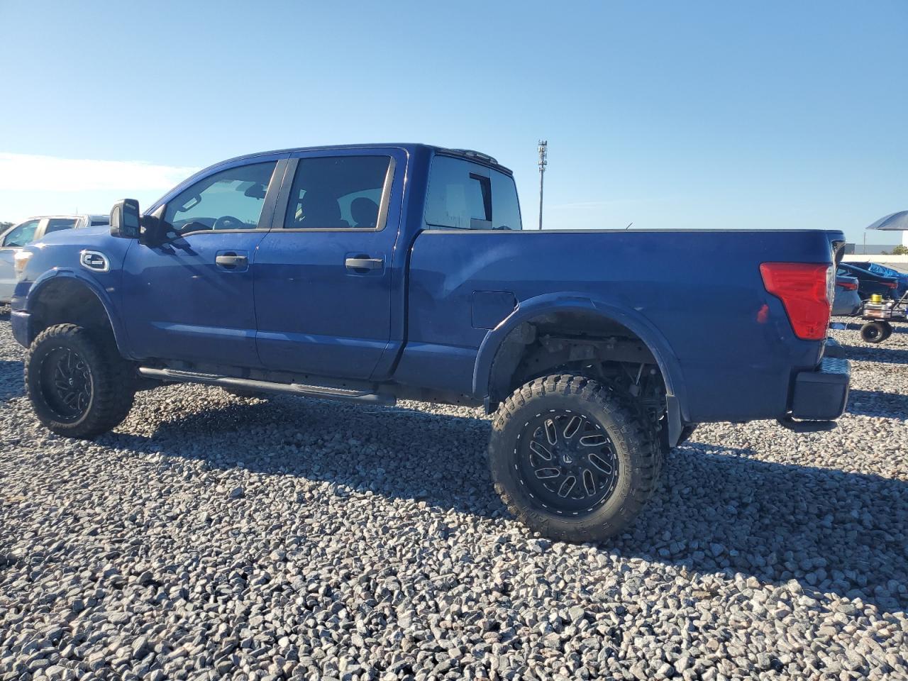 2017 Nissan Titan Xd Sl - Image 2
