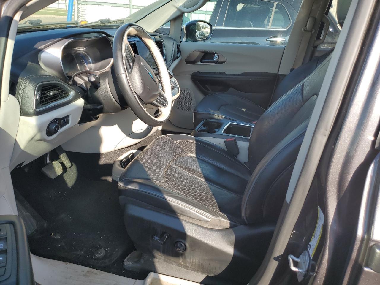2018 Chrysler Pacifica Hybrid Limited - Image 7