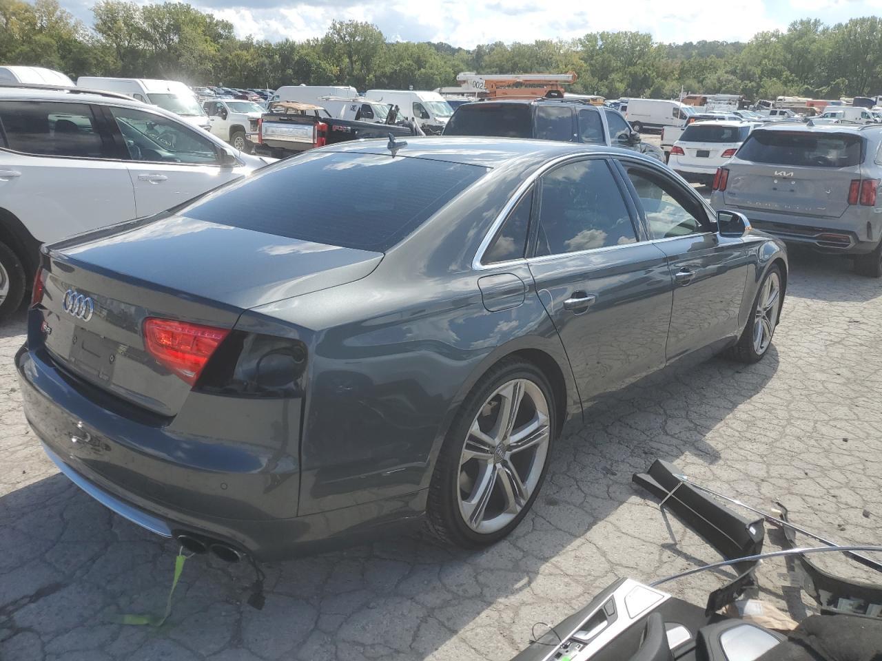 2014 Audi S8 Quattro - Фото 3