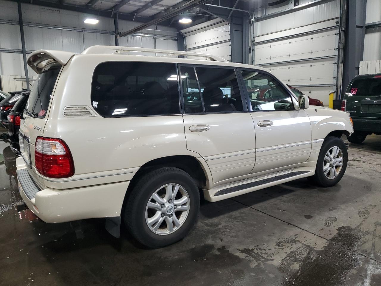 2005 Lexus Lx 470 - Image 3