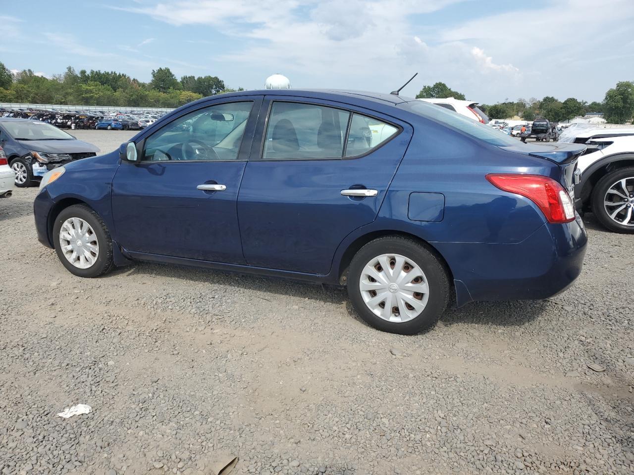 2014 Nissan Versa - Фото 2