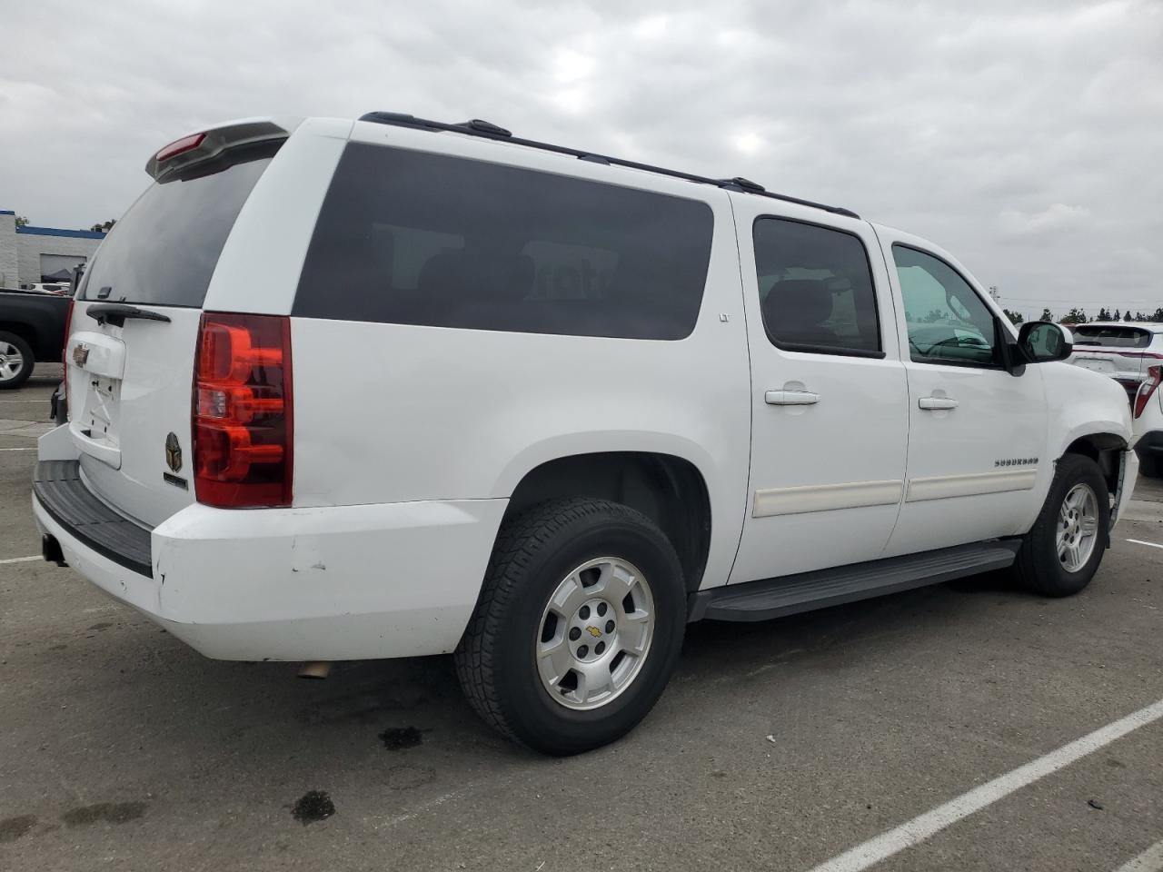 2011 Chevrolet Suburban C1500 Lt - Image 3